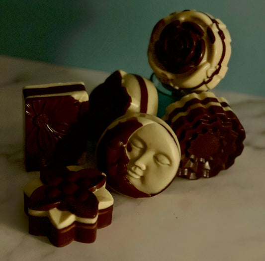 Strawberry, amber, Moroccan red clay, Brazilian yellow clay, coconut milk, organic soap